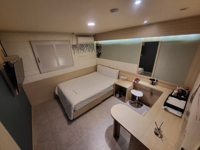 Bedroom 4, Shine Hotel, Gangbuk