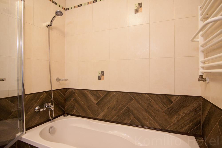 Bathroom 3, Komilfo Hotel
