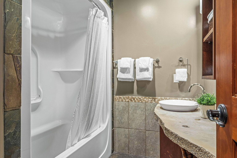 Bathroom 2, 2 Bedroom Condo .Pool .Hot Tub .Gym .Spa, Division No. 15