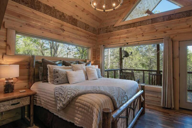 Bedroom 3, Out on a Limb Treehouse, Sevier