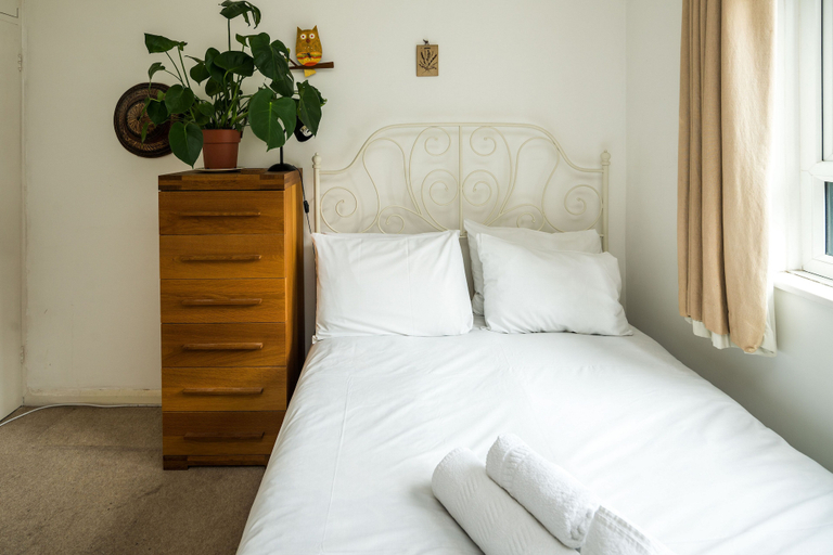 Bedroom 2, 2Bd Stylish Home W/T Grand Piano Central London, London