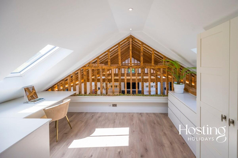 4, Honeybee Barn - Stunning 4-Bed Rural Paradise, Hertfordshire