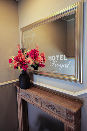 Others 4, Hotel Royal, Velsen