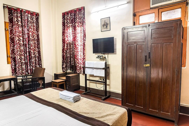 Bedroom 2, Broadway Hotel, Kolkata