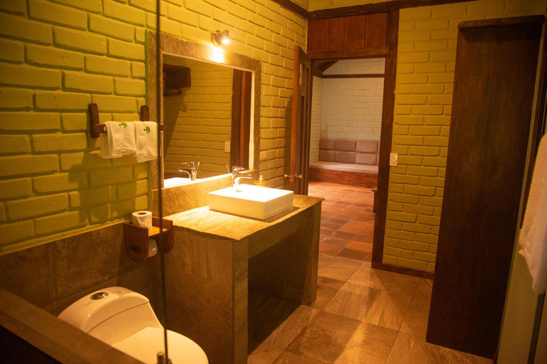 Bathroom 4, Arrayan y Piedra, Morona