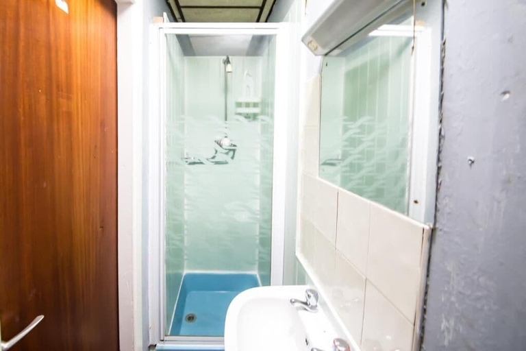 Bathroom 3, MyRoomz Silver Strand Hotel, Blackpool