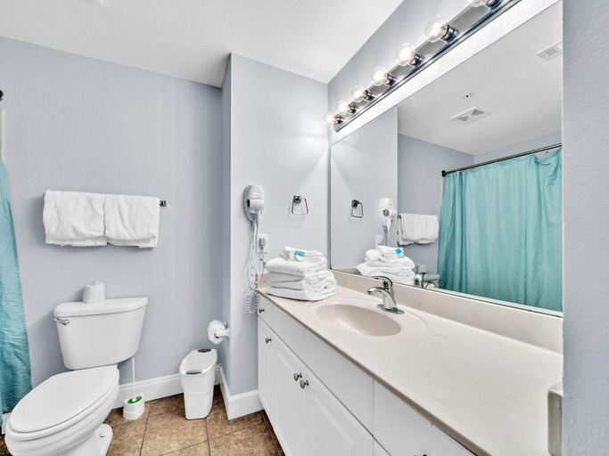 Bathroom 3, Tidewater 2316, Bay
