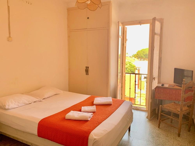 Bedroom 4, Hôtel Le Centre, Pyrénées-Orientales