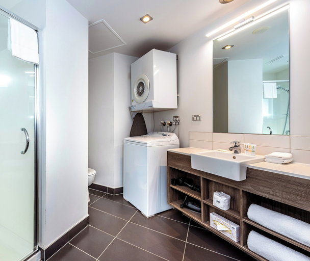 Bathroom 3, Oaks Auckland Hotel, Waitakere