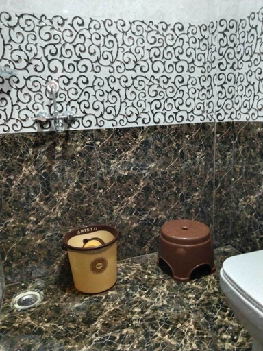 Bathroom 4, Siddhivinayak Temple Guest House, Varanasi