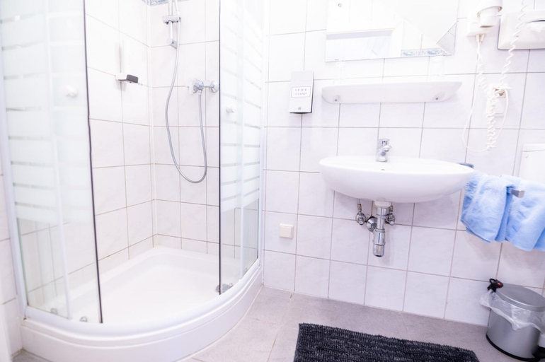 Bathroom 3, Hotel Alter Telegraf, Graz