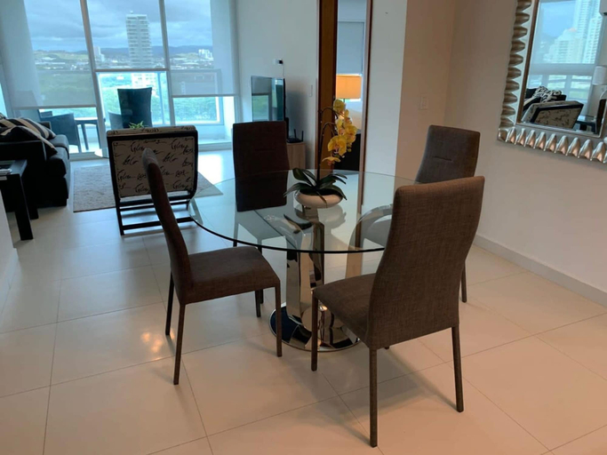Room 5, Garden Cafe I Spacious 1 Bed Apt With Park View, Panamá
