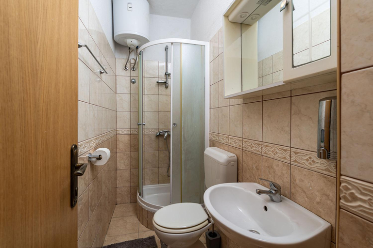 Bathroom 2, Dubrovnik Rooms 2, Dubrovnik