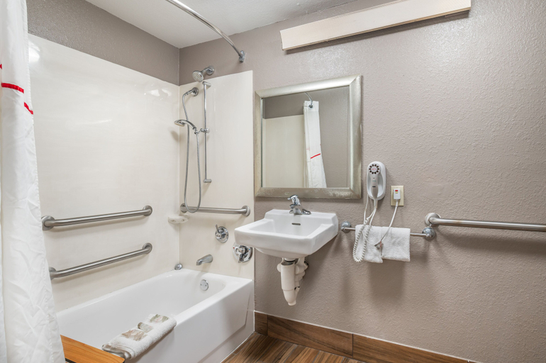 Bathroom 4, Red Roof Inn Virginia Beach, Virginia Beach