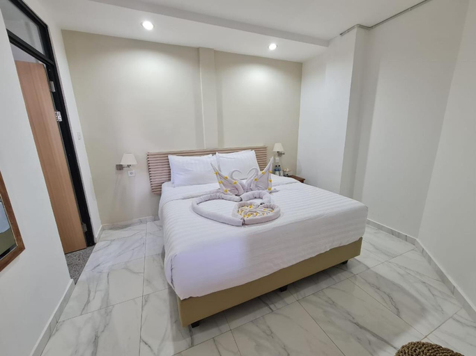Bedroom 1, La Bianca home, East Flores
