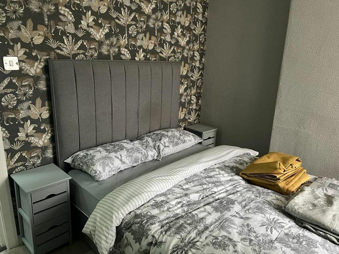 Bedroom, 1Bd Winter Garden Gem Close To The Beach, Blackpool