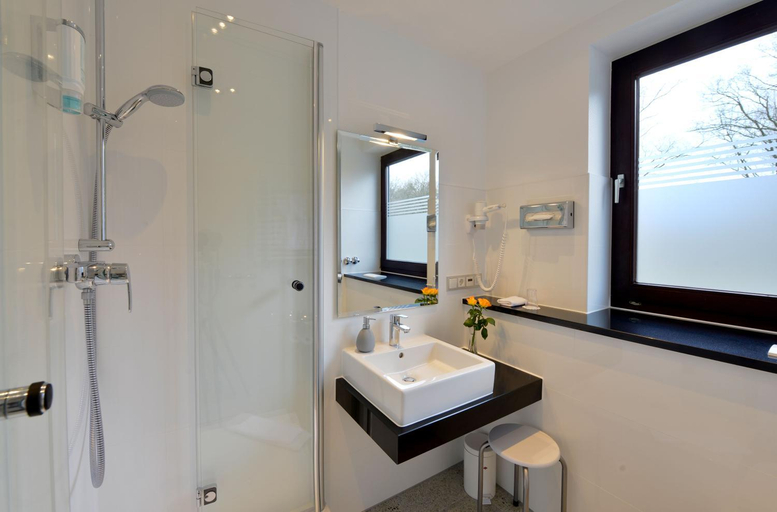 Bathroom 2, Hotel Spiegel, Köln