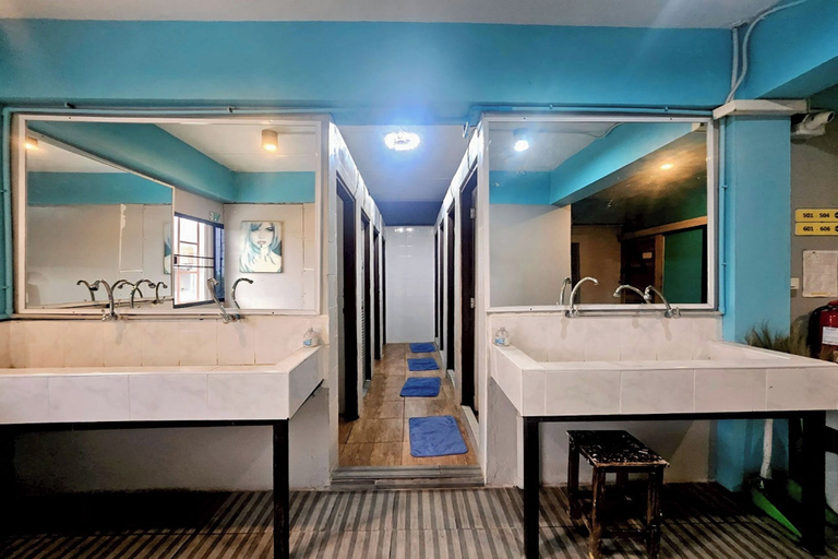 Bathroom 3, Me U Hostel, Muang Chiang Mai