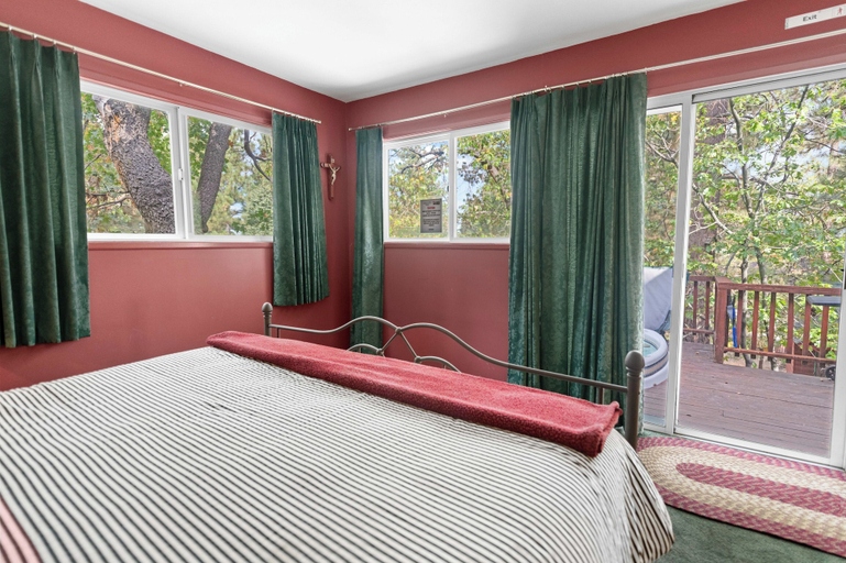 Bedroom 2, Robins Nest, San Bernardino