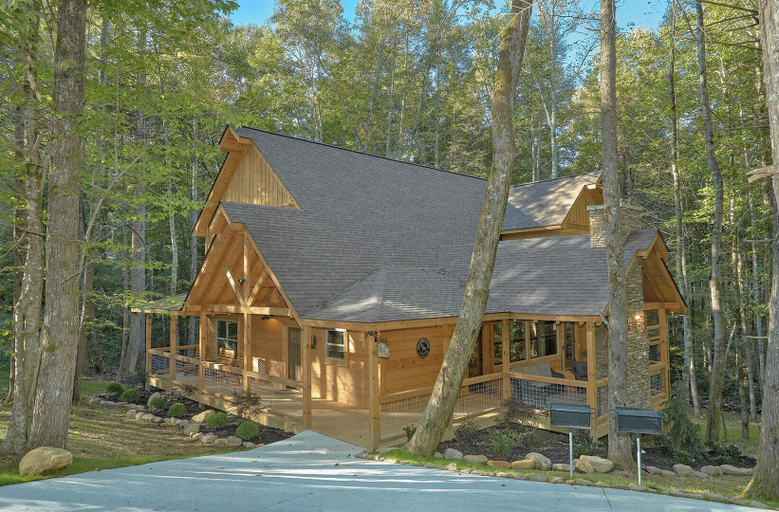 Exterior & Views 2, Livin' It Up, Sevier