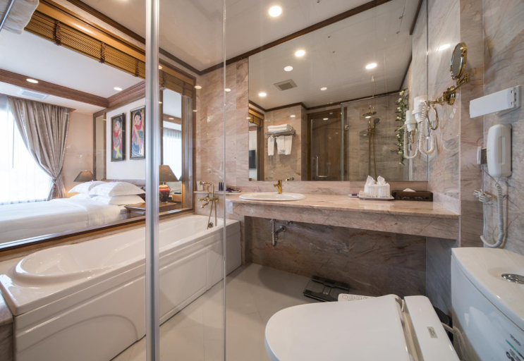 Bathroom 4, Peak Nimman Prestige Hotel, Muang Chiang Mai