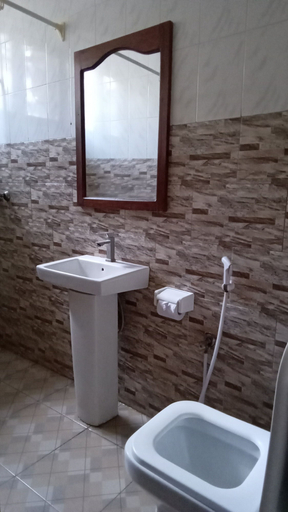 Bathroom 4, Transit Airport Bed & Breakfast, Ilala