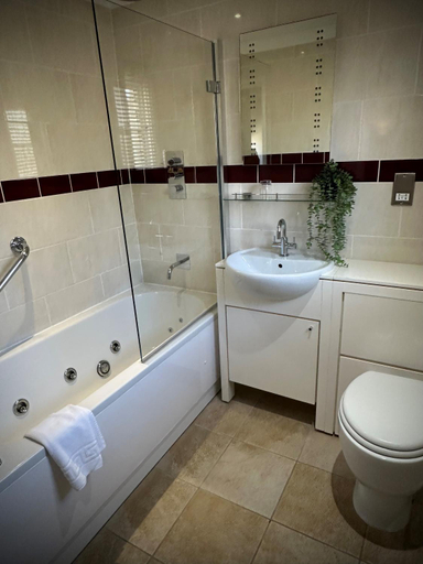 Bathroom 4, Slepe Hall Hotel, Cambridgeshire