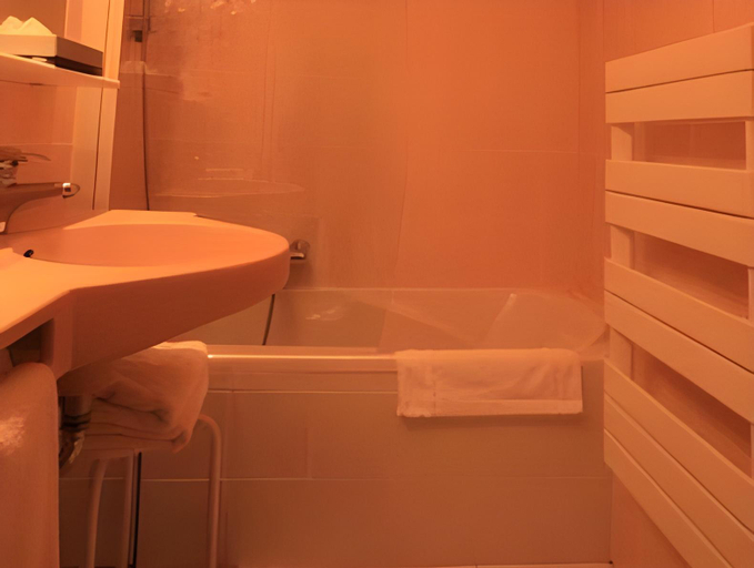 Bathroom 4, Grand Hotel de Valloire et du Galibier, Savoie