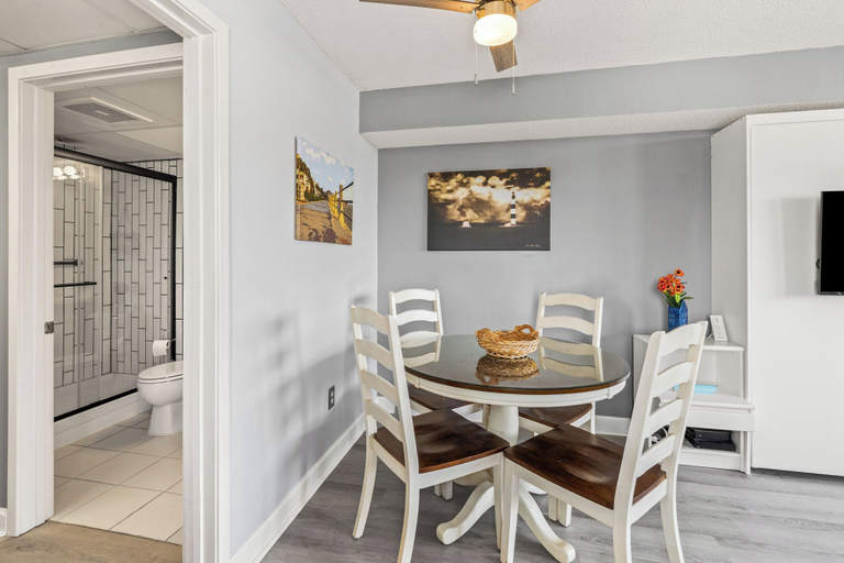 Room 4, Verandas 409, Horry