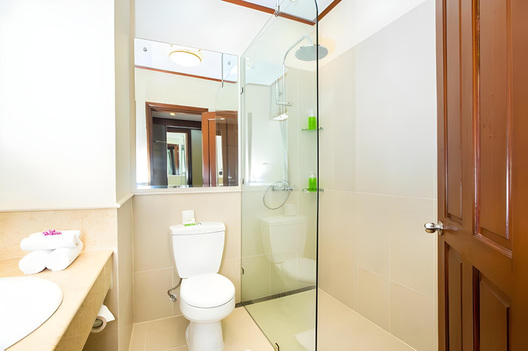 Bathroom 23