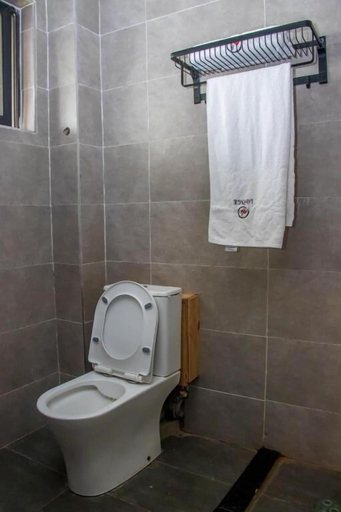 Bathroom 4, SNL Hotel & Gardens, Starehe