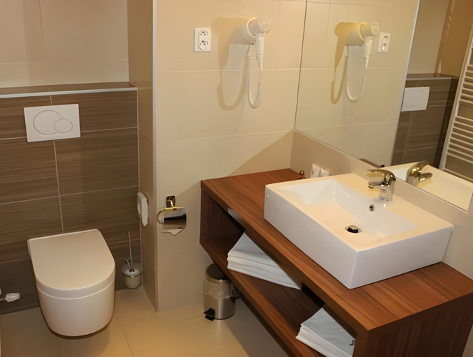 Bathroom 4, Hotel Saffron, Bratislava II