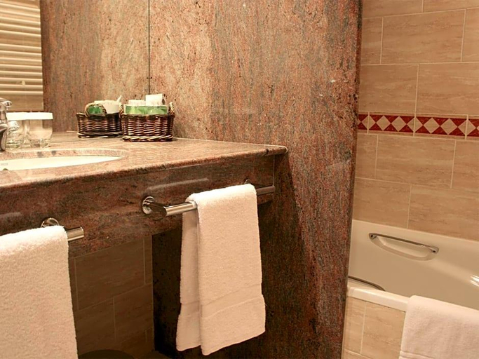 Bathroom 5, Sport Hotel Village