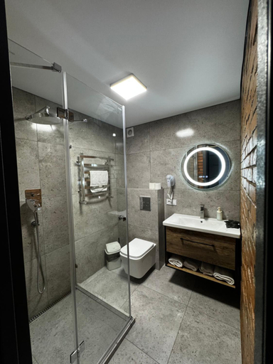 Bathroom 3, Imperial Hotel, Nadvirnians'kyi