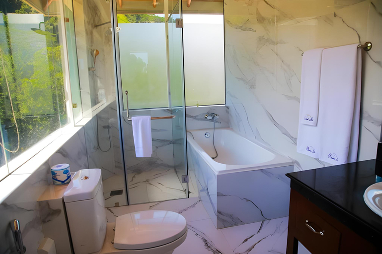 Bathroom 5, Bellwood Hills Resort & Spa, Pathahewaheta