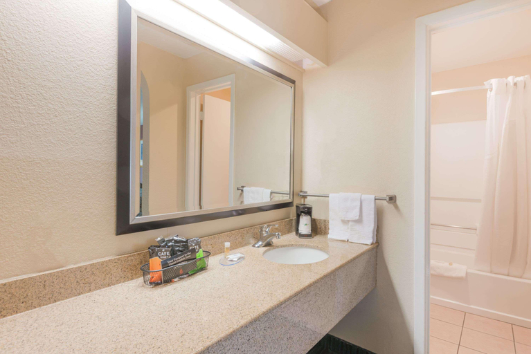 Bathroom 4, Days Inn by Wyndham New Braunfels, Comal