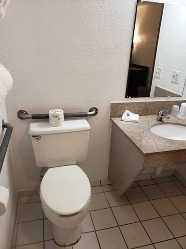 Bathroom 4, Motel 6 Milwaukee, WI - Glendale, Milwaukee