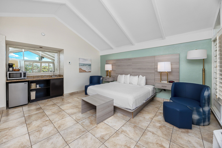 Bedroom 3, Best Western Plus Yacht Harbor Inn, Pinellas