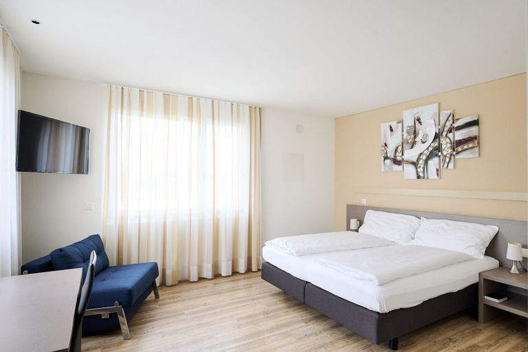 Bedroom 1, Smart Hotel Kreisel -- Self Check-in, March