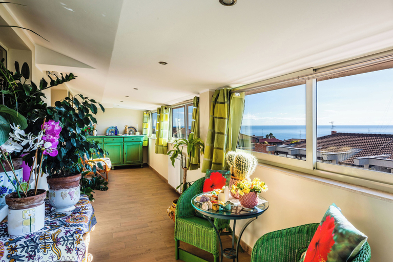 Others 4, Golden Park Apartment with Terrace, Catania