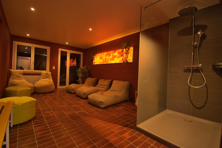 Bedroom 2, Hotel Jungfrau, Goms