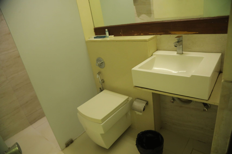 Bathroom, Hotel Reemz, Ratnagiri