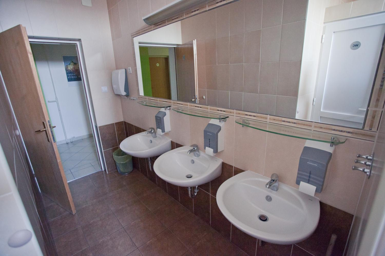 Bathroom 4, HI Hostel Zagreb, Zagreb
