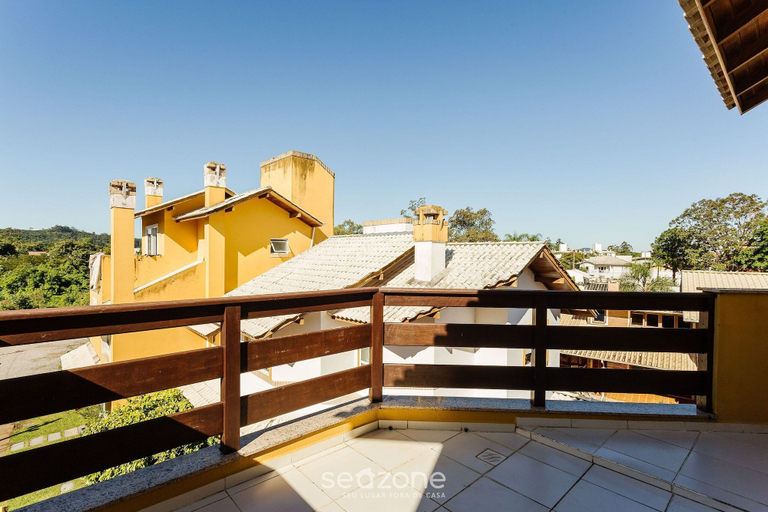 Property grounds 4, House in Condo w/ Pool, 300m From the Beach Ali024, Florianopolis
