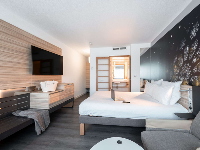 Bedroom 3, Novotel Chartres, Eure-et-Loir