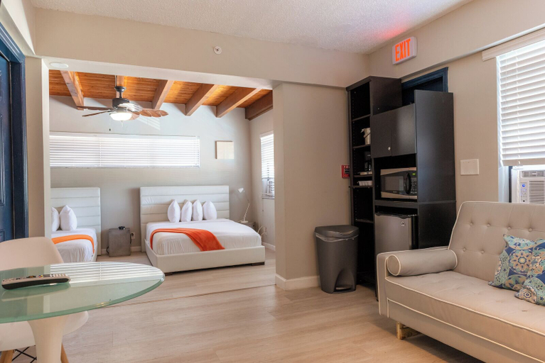 Others 5, Hollywood Beach Suites, Broward