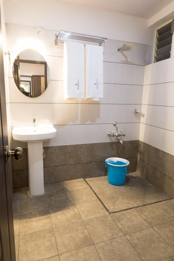 Bathroom 4, The Porch Inn Hotel Service Apartments, Bangalore
