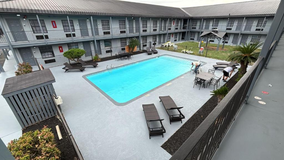 Sport & Beauty 5, Days Inn & Suites by Wyndham Texas City, Galveston