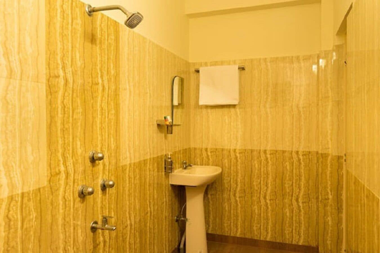 Bathroom 3, Golden Plaza Guest House - Kolkata, South 24 Parganas