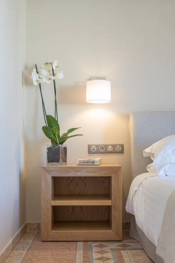 Bedroom 3, Porto Naxos Hotel, South Aegean